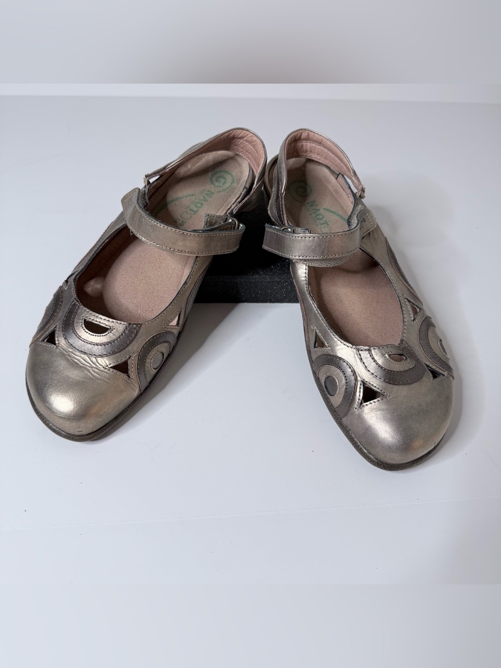 Naot GOLD Metallic Leather “Rongo” Slingback Mary Jane Flats, size 39